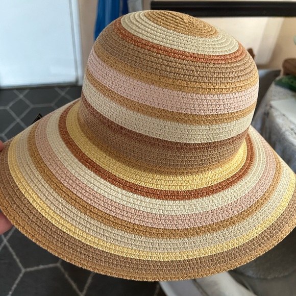 Toast Sun Hat with neutral colors - Picture 7 of 16